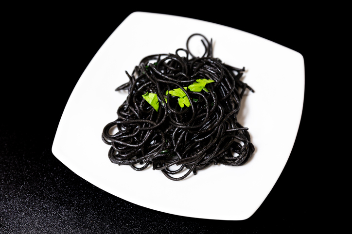 La pasta al nero di seppia con la ricetta catanese