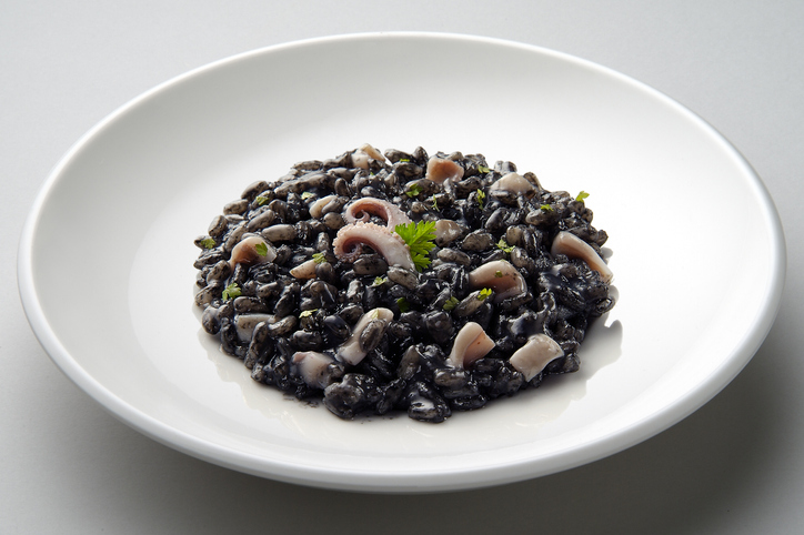 La ricetta del risotto al nero di seppia alla veneziana
