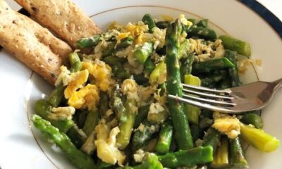 Asparagi fritti con uova, la ricetta sfiziosa