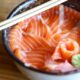 Come preparare il piatto giapponese di pesce crudo e riso