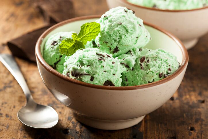 Come fare il gelato alla menta con latte condensato