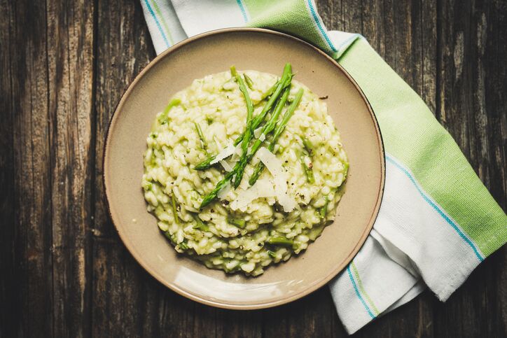 Come preparare il risotto agli asparagi e stracchino