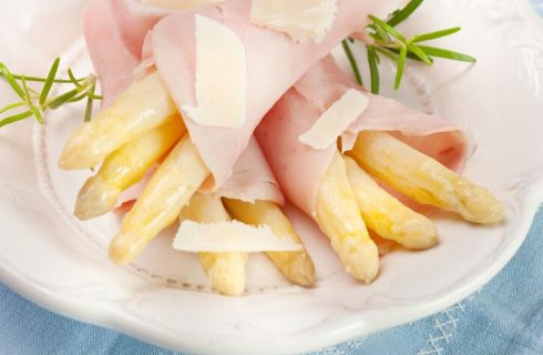 Pasticcio di asparagi bianchi e prosciutto cotto: la ricetta sfiziosa
