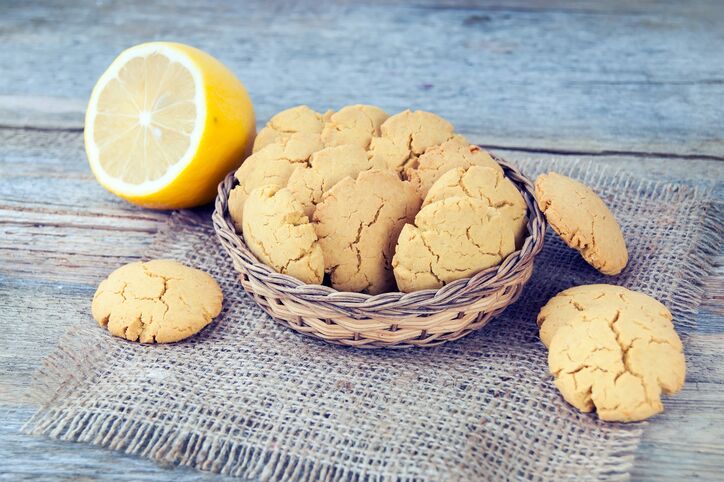 La ricetta dei biscotti al limone con cuore morbido