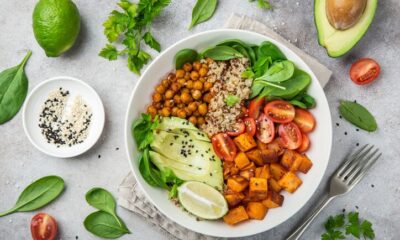 Insalata di quinoa avocado e ceci tostati: la ricetta vegan