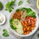 Insalata di quinoa avocado e ceci tostati: la ricetta vegan