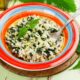 Risotto alle ortiche e salsiccia, il primo piatto gustoso