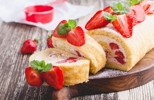 Il rotolo fragole e crema chantilly per la Festa della mamma