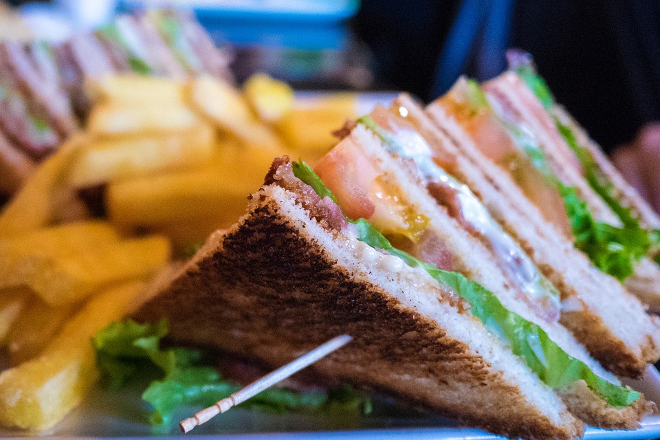 La ricetta del club sandwich vegetariano