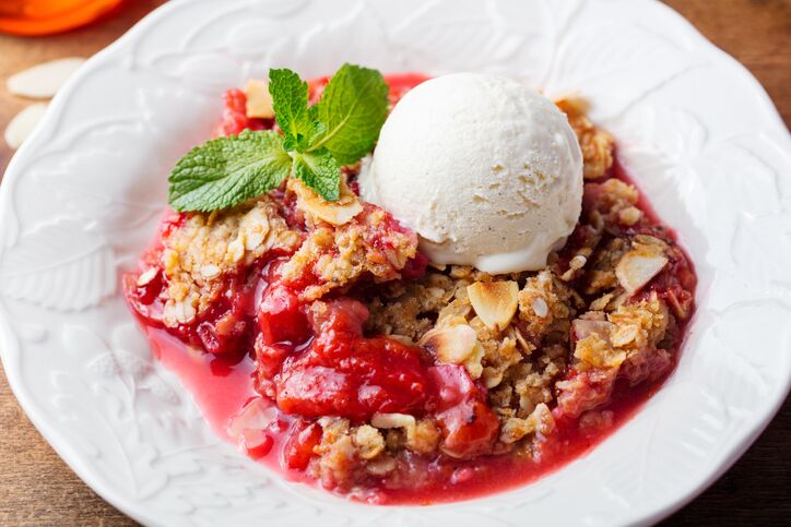 La ricetta del crumble alle fragole di Detto Fatto