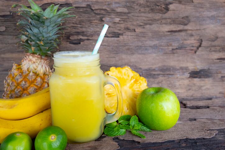 La ricetta del frullato ananas e mela: perfetto per merenda