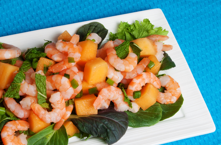 Insalata di ceci gamberetti e melone, la ricetta estiva