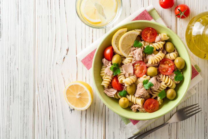 Insalata di pasta integrale con tonno, la ricetta leggera