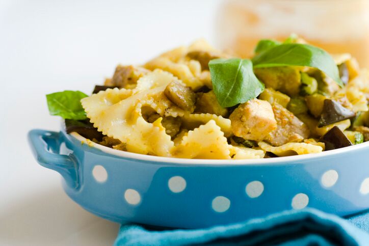 Come fare la pasta con tonno fresco e zucchine