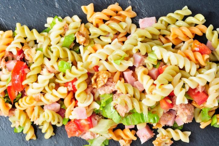 La ricetta della pasta fredda con prosciutto cotto e tonno