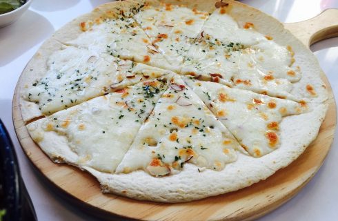 Pizza cacio e pepe, la ricetta