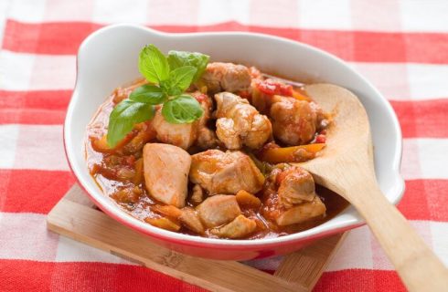 Pollo alla romana senza peperoni, la ricetta facile