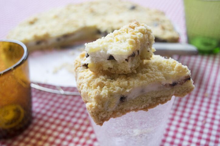 Sbriciolata di ricotta e gocce di cioccolato, la ricetta golosa