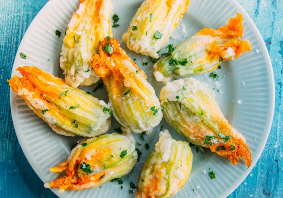 Fiori di zucca ripieni alla ricotta, la ricetta