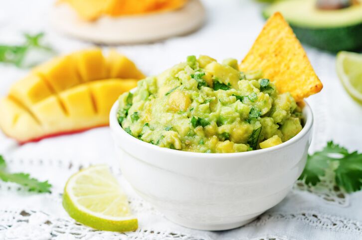 La ricetta della guacamole al mango