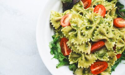 Pasta fredda con ricotta, pesto e pomodorini