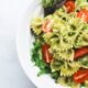 Pasta fredda con ricotta, pesto e pomodorini