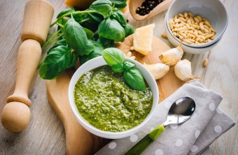 Pesto alla genovese, la ricetta originale con frullatore a immersione