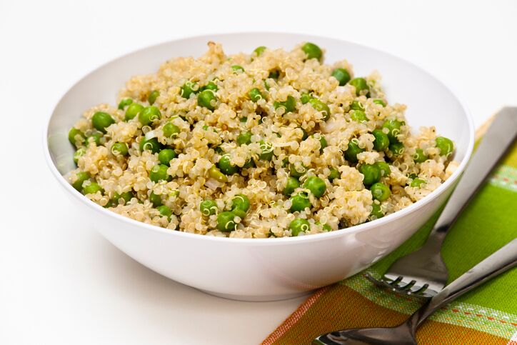 Come preparare la quinoa con piselli e tonno