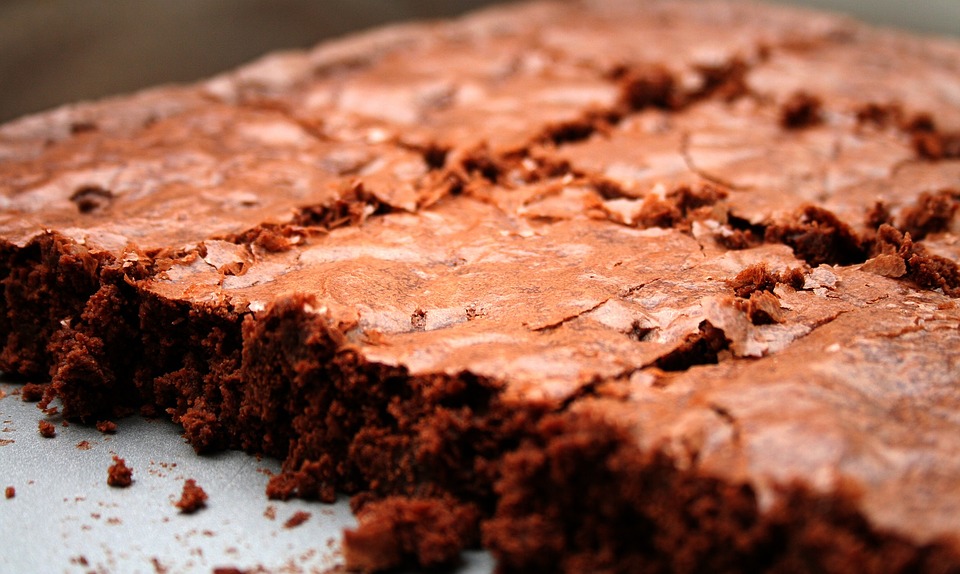 Torta cioccolato e albicocche, la ricetta facile per la colazione