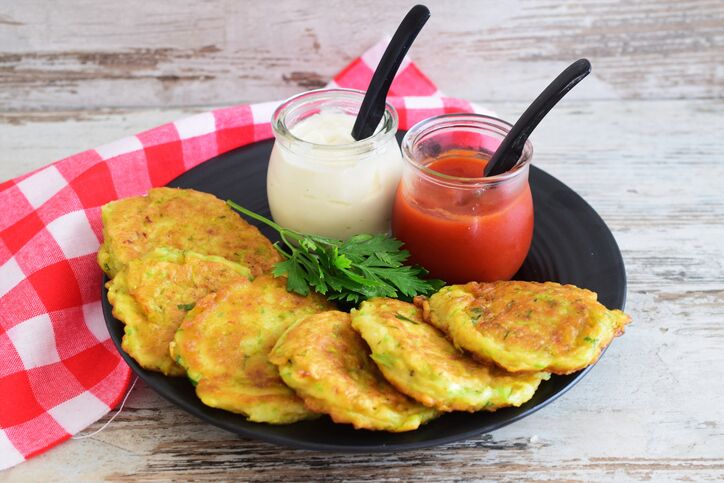 La ricetta dei pancake di zucchine di Simone Rugiati