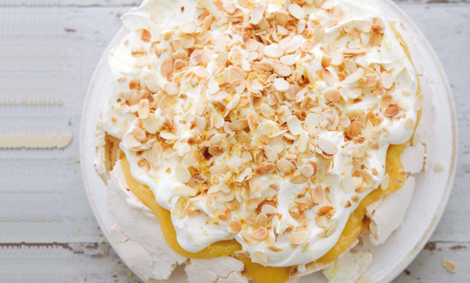 La ricetta della torta pavlova al limone di Nigella Lawson