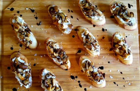 Crostini funghi e stracchino, la ricetta di Cotto e Mangiato