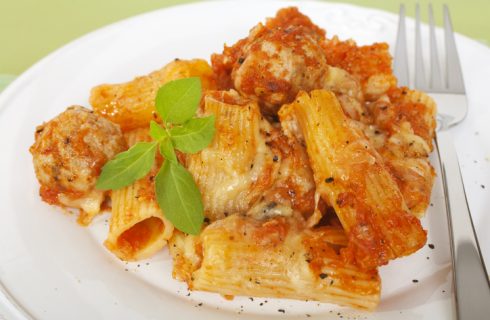 La ricetta della pasta al forno con polpette della nonna