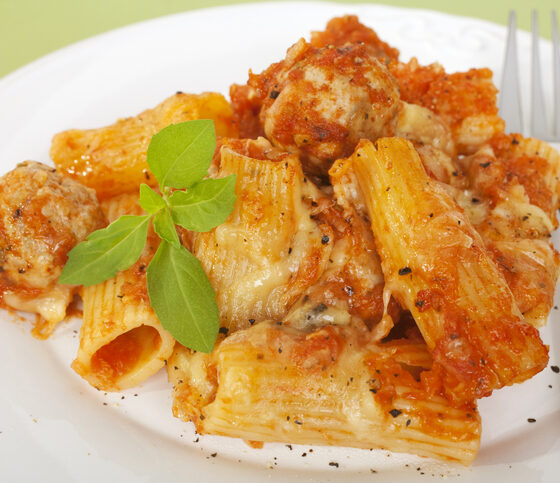 La ricetta della pasta al forno con polpette della nonna