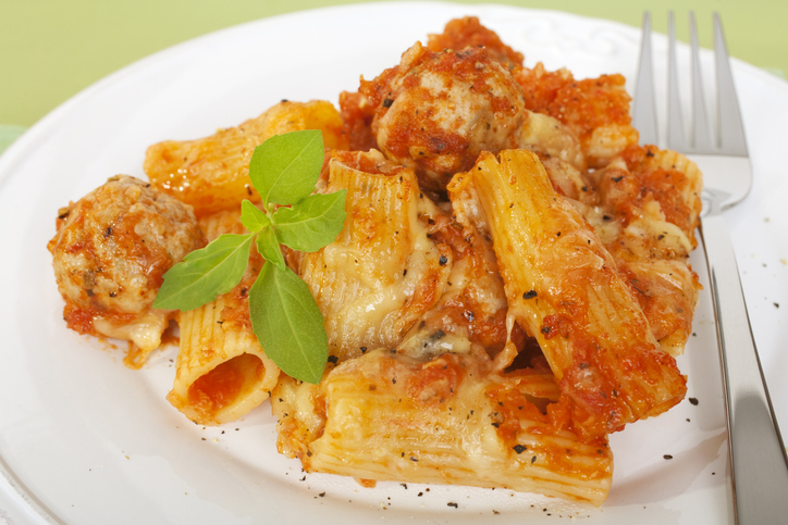 La ricetta della pasta al forno con polpette della nonna