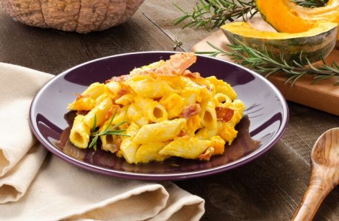 Pasta con zucca pancetta e panna, la ricetta autunnale