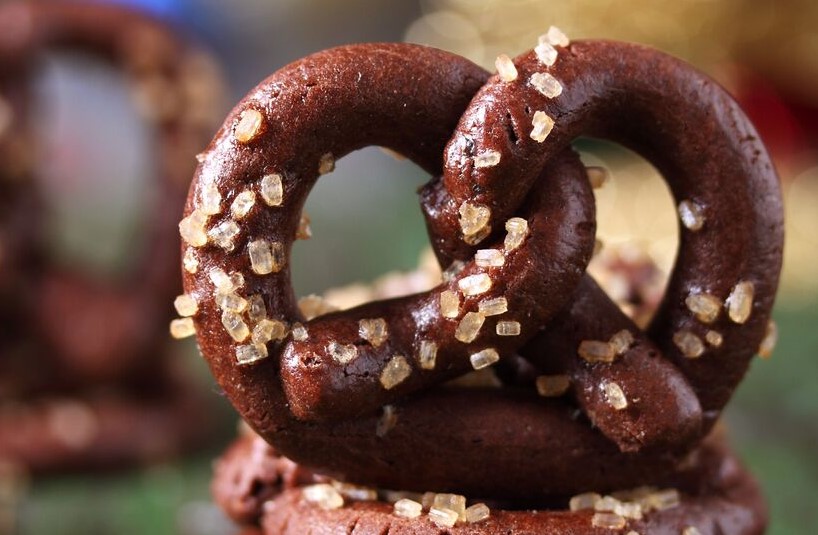 La ricetta dei pretzel dolci al cioccolato