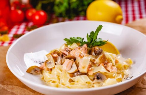 Come si preparano le tagliatelle mare e monti