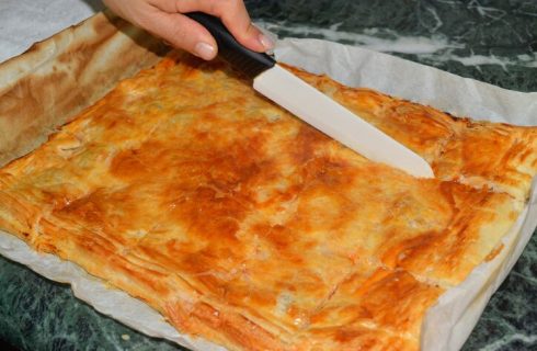Torta salata salsiccia, pomodoro e formaggio, la ricetta di Cotto e Mangiato