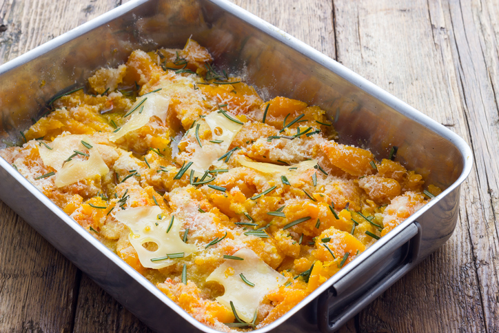 Zucca al forno con formaggio filante, la ricetta sfiziosa