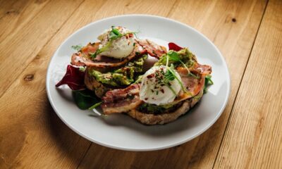 La bruschetta con uovo avocado e prosciutto di Cotto e Mangiato