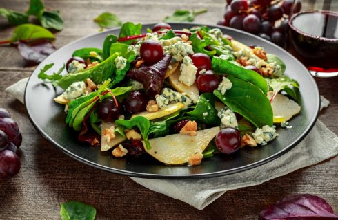 Insalata di soncino uva e noci, la ricetta sfiziosa