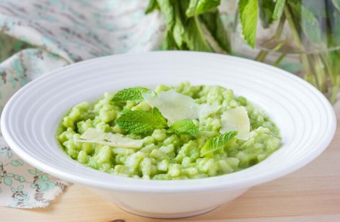 La ricetta del risotto al pesto di Cotto e Mangiato