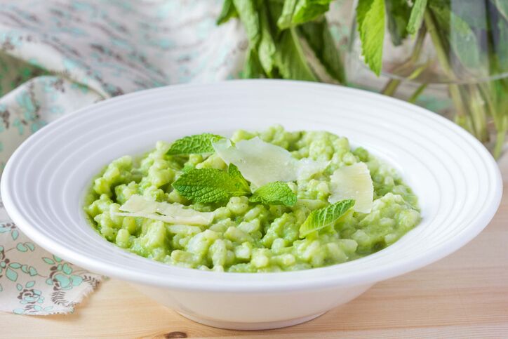 La ricetta del risotto al pesto di Cotto e Mangiato