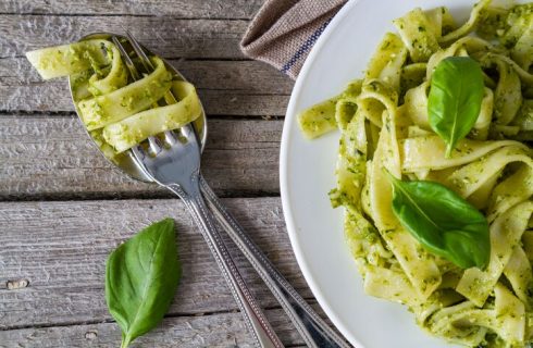 Tagliatelle integrali con pesto di pistacchi, la ricetta di Marco Bianchi