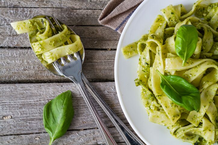 Tagliatelle integrali con pesto di pistacchi, la ricetta di Marco Bianchi