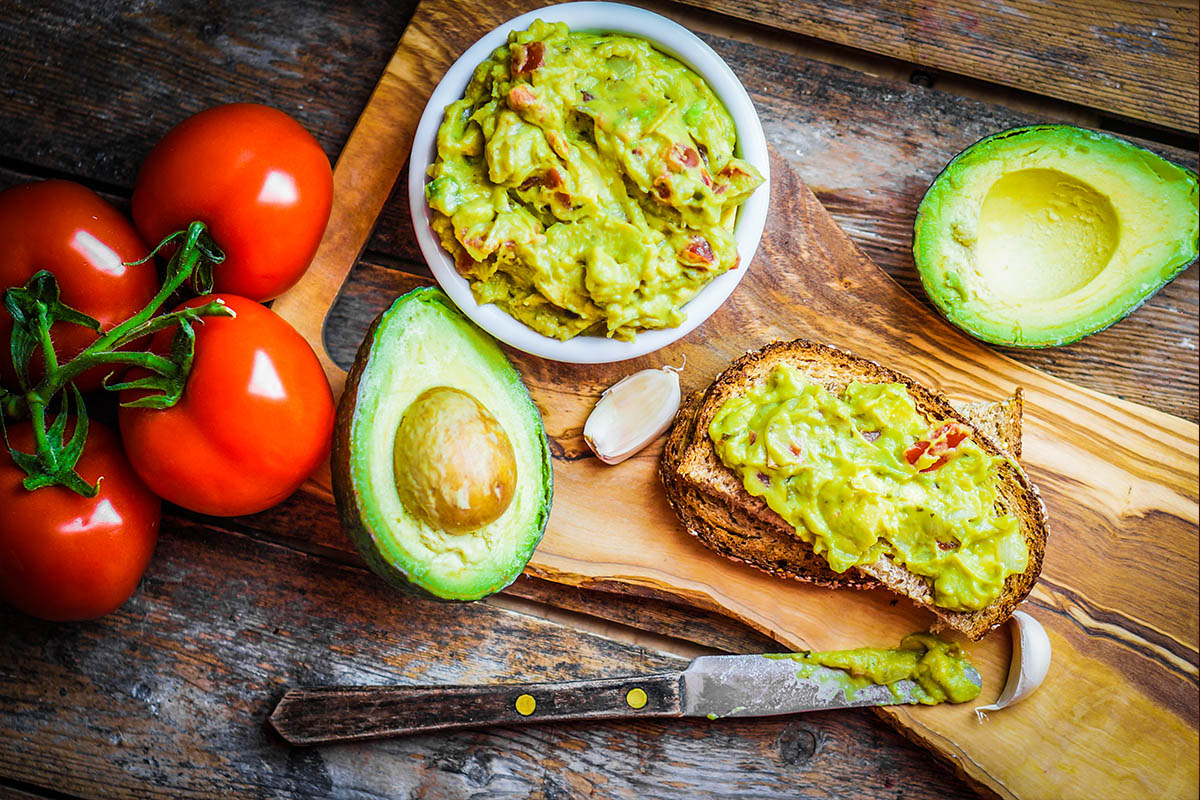 Pomodorini ripieni di avocado