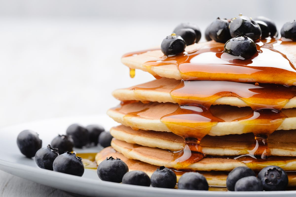 Pancake alla cannella con gocce di cioccolato bianco