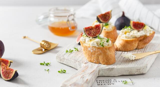 Bruschette fichi e crudo, l&#8217;antipasto da provare