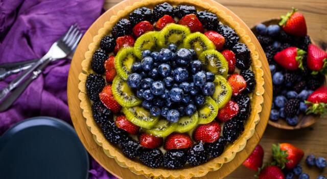 Crostata alla frutta senza crema pasticcera, facile e veloce